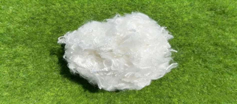 Il poliestere è una fibra naturale?